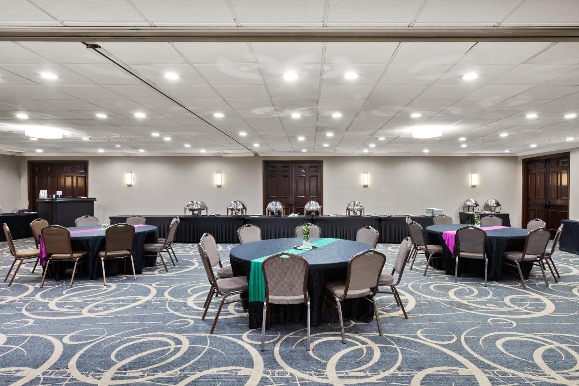 Holiday Inn Chicago/Oak Brook By Ihg Окбрук Террас Экстерьер фото